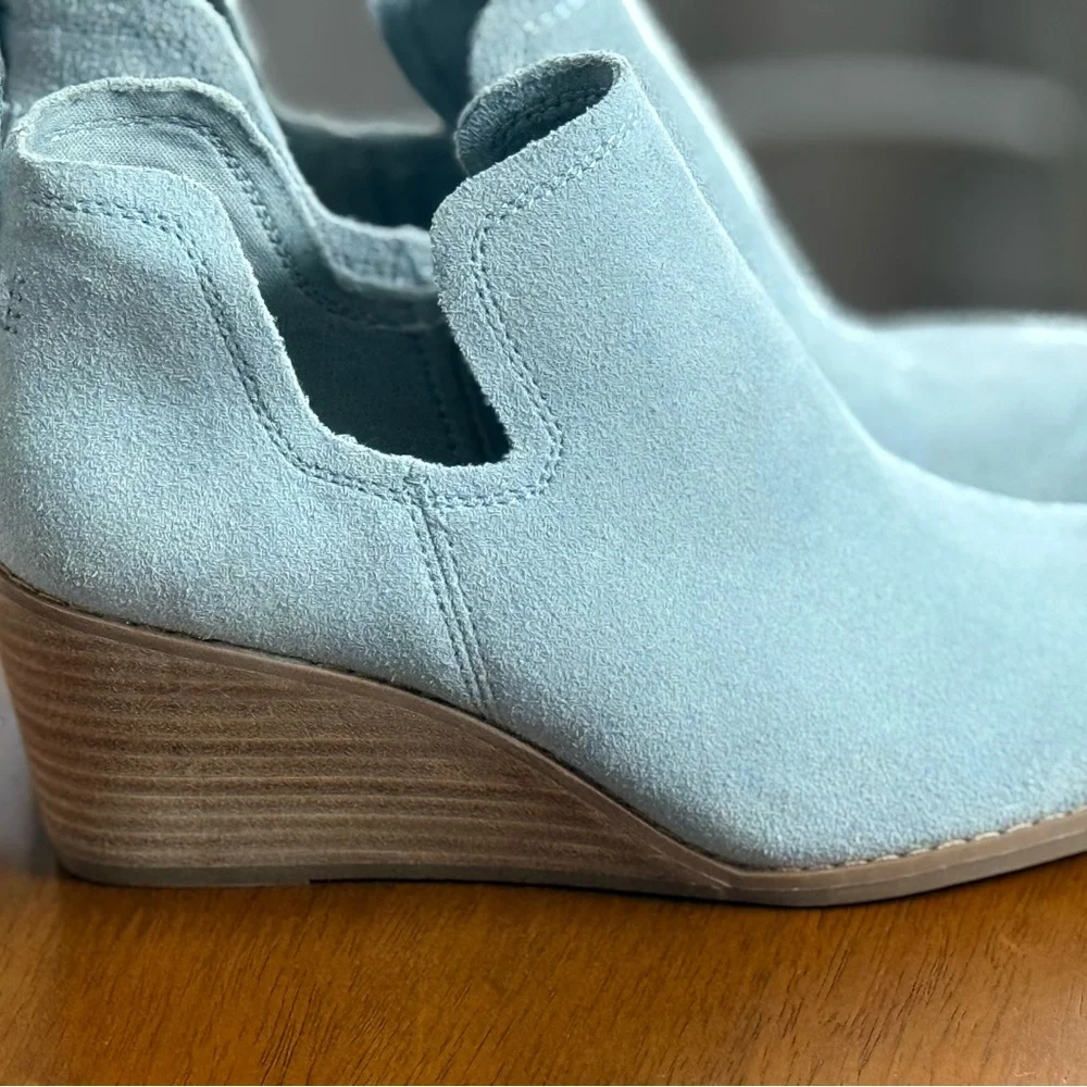 Light Blue Suede Women's Shoes - Picture 2 of 5